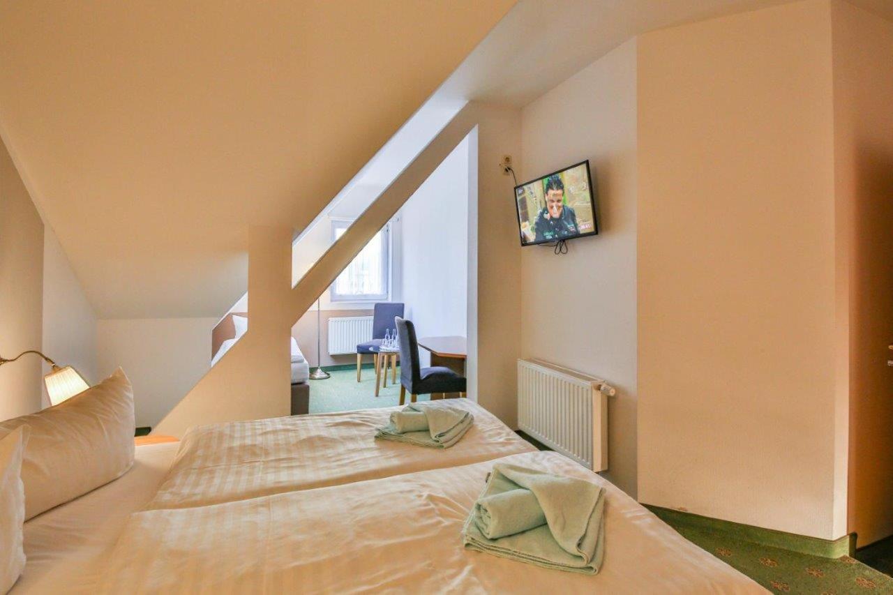 Hotel Und Restaurant "Zur Zwiebel" Peenemunde Bagian luar foto