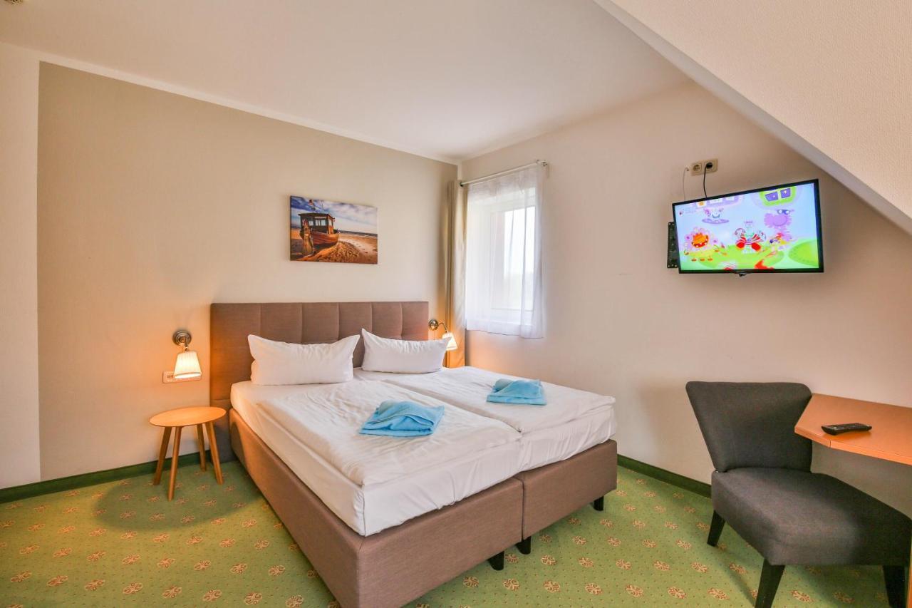 Hotel Und Restaurant "Zur Zwiebel" Peenemunde Bagian luar foto