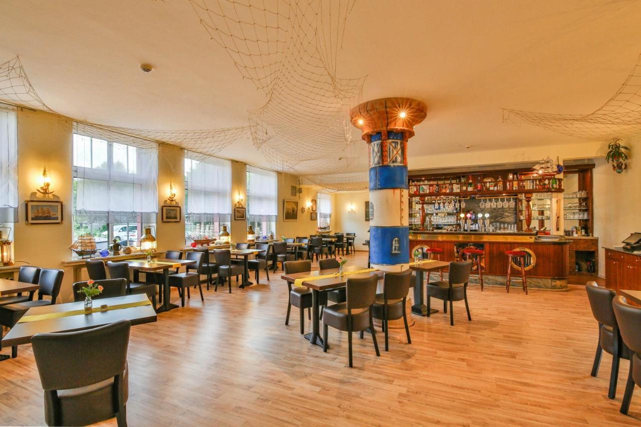 Hotel Und Restaurant "Zur Zwiebel" Peenemunde Bagian luar foto