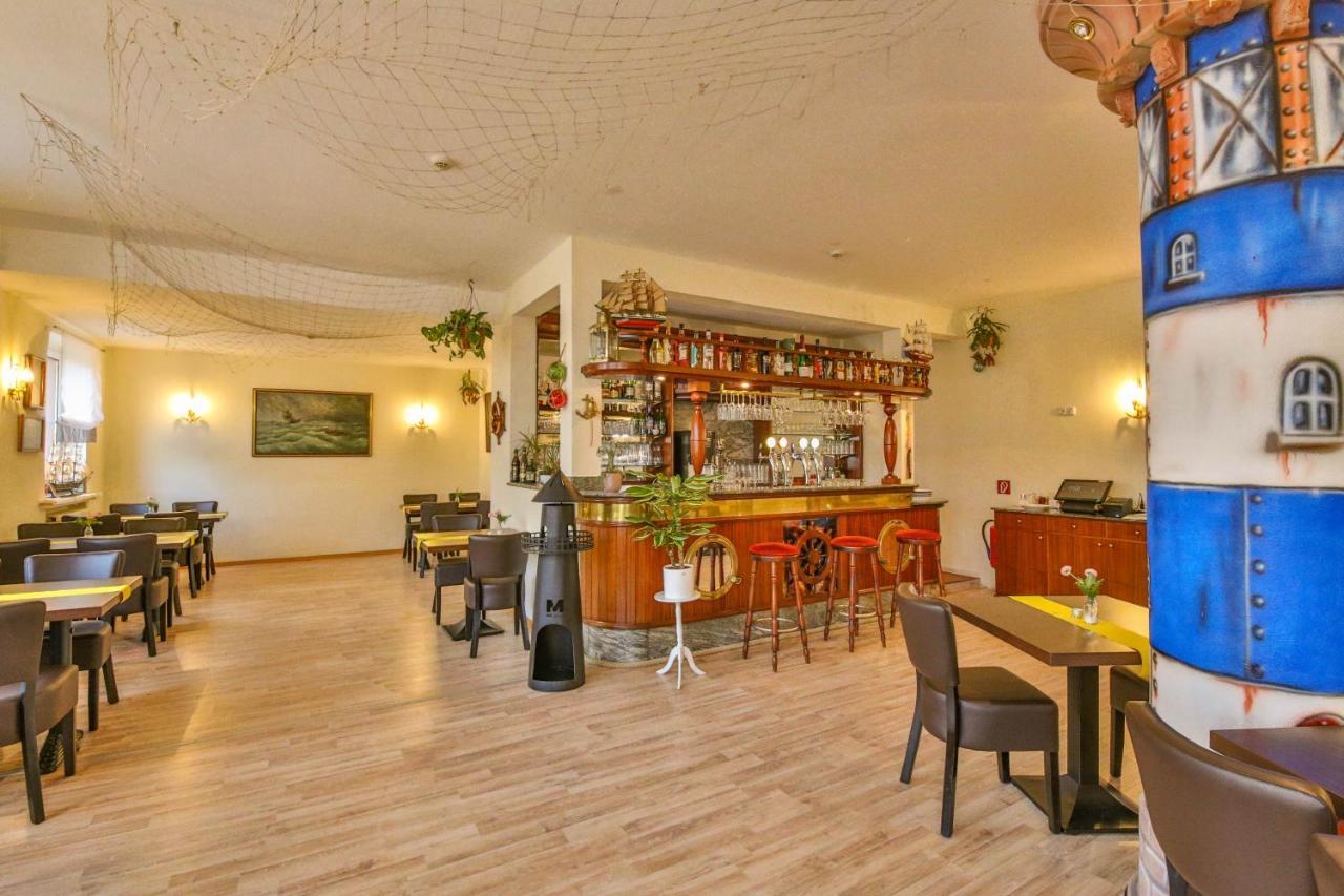 Hotel Und Restaurant "Zur Zwiebel" Peenemunde Bagian luar foto