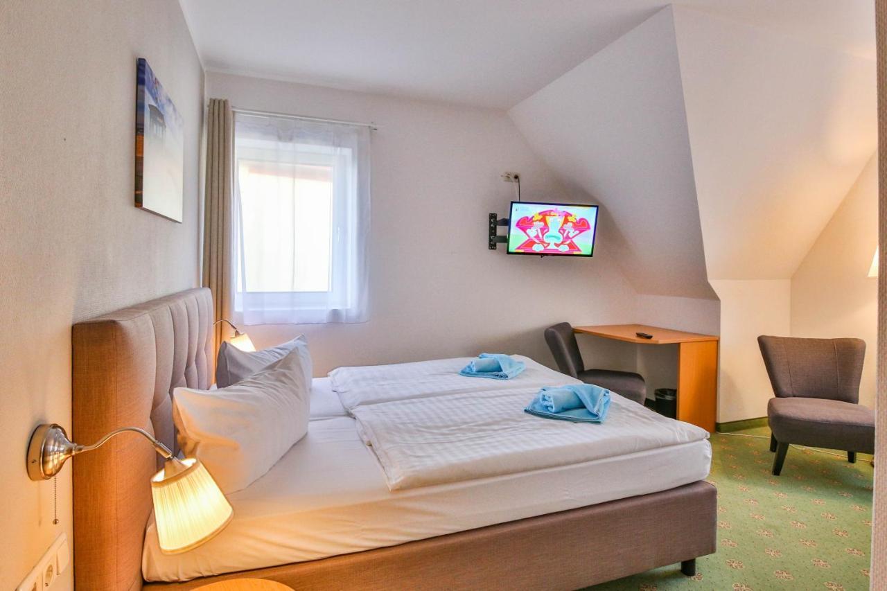 Hotel Und Restaurant "Zur Zwiebel" Peenemunde Bagian luar foto