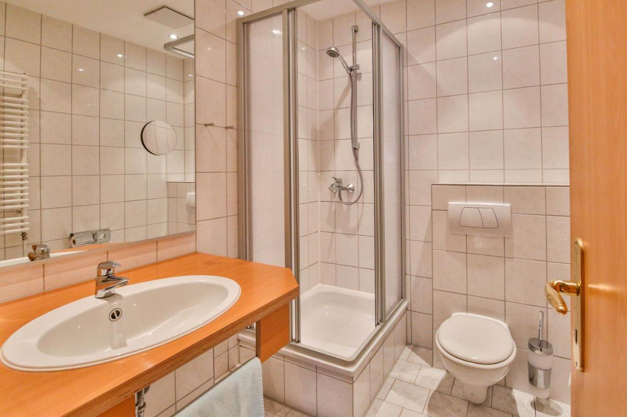 Hotel Und Restaurant "Zur Zwiebel" Peenemunde Bagian luar foto