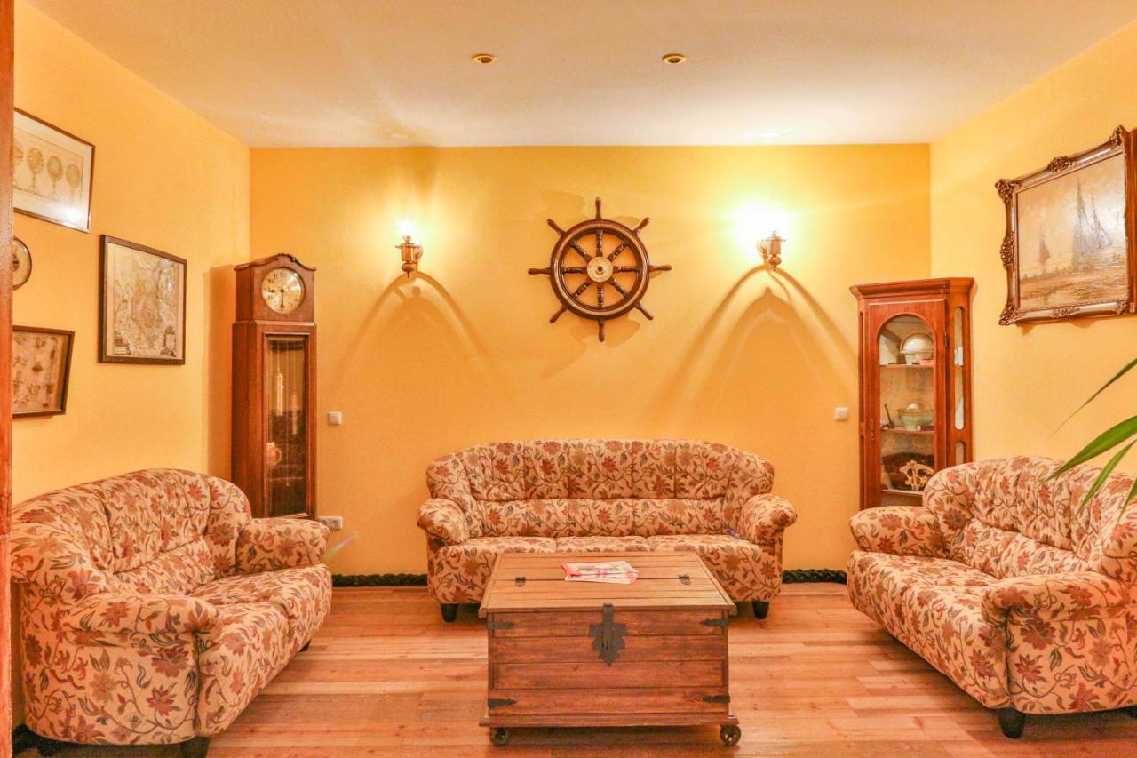 Hotel Und Restaurant "Zur Zwiebel" Peenemunde Bagian luar foto