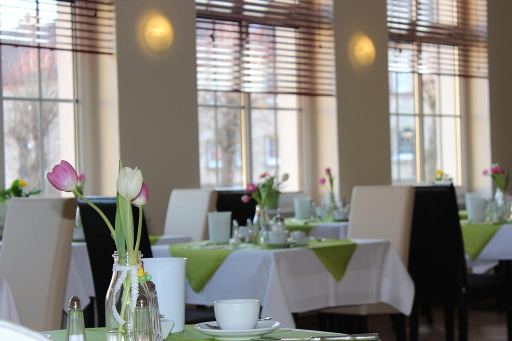 Hotel Und Restaurant "Zur Zwiebel" Peenemunde Bagian luar foto
