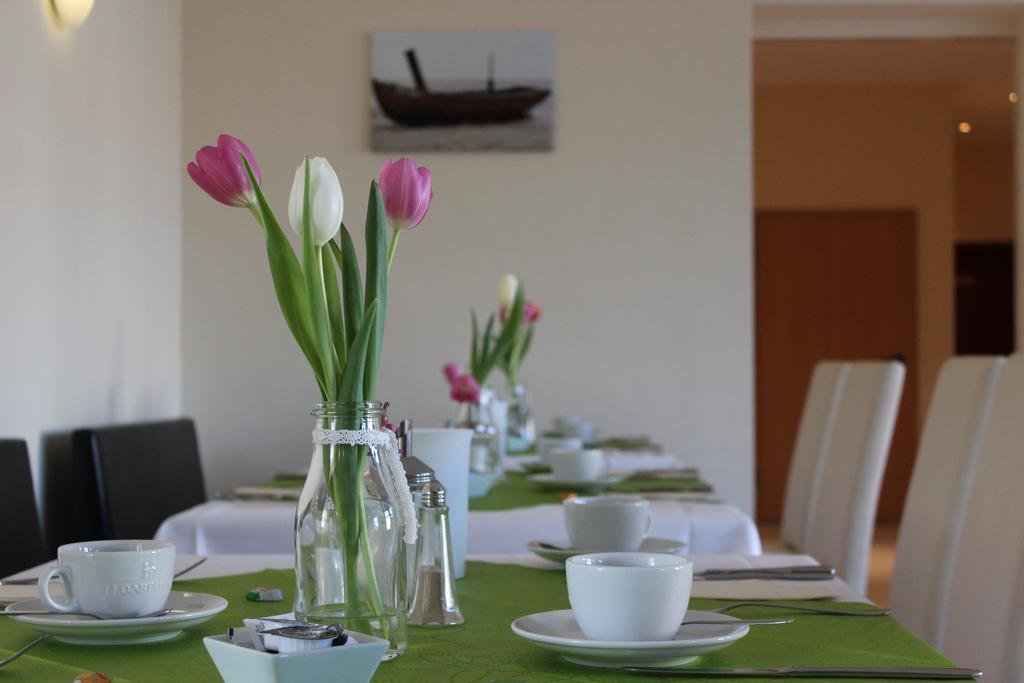 Hotel Und Restaurant "Zur Zwiebel" Peenemunde Ruang foto