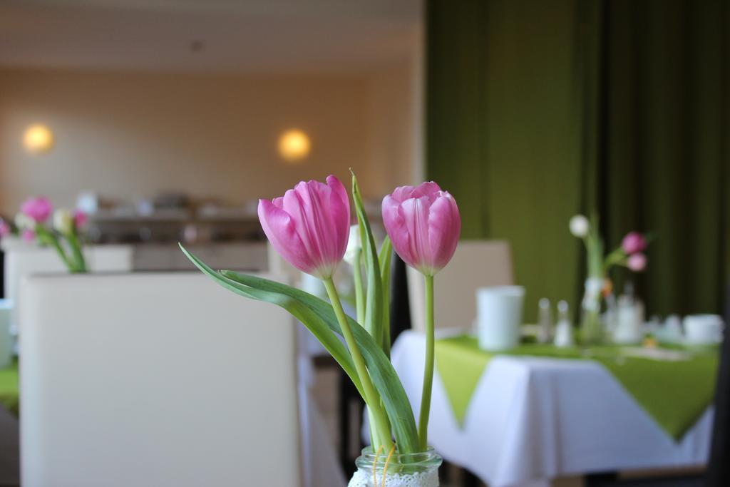 Hotel Und Restaurant "Zur Zwiebel" Peenemunde Bagian luar foto