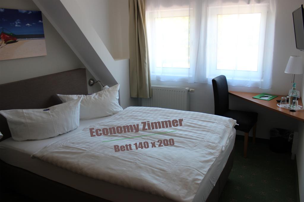 Hotel Und Restaurant "Zur Zwiebel" Peenemunde Bagian luar foto