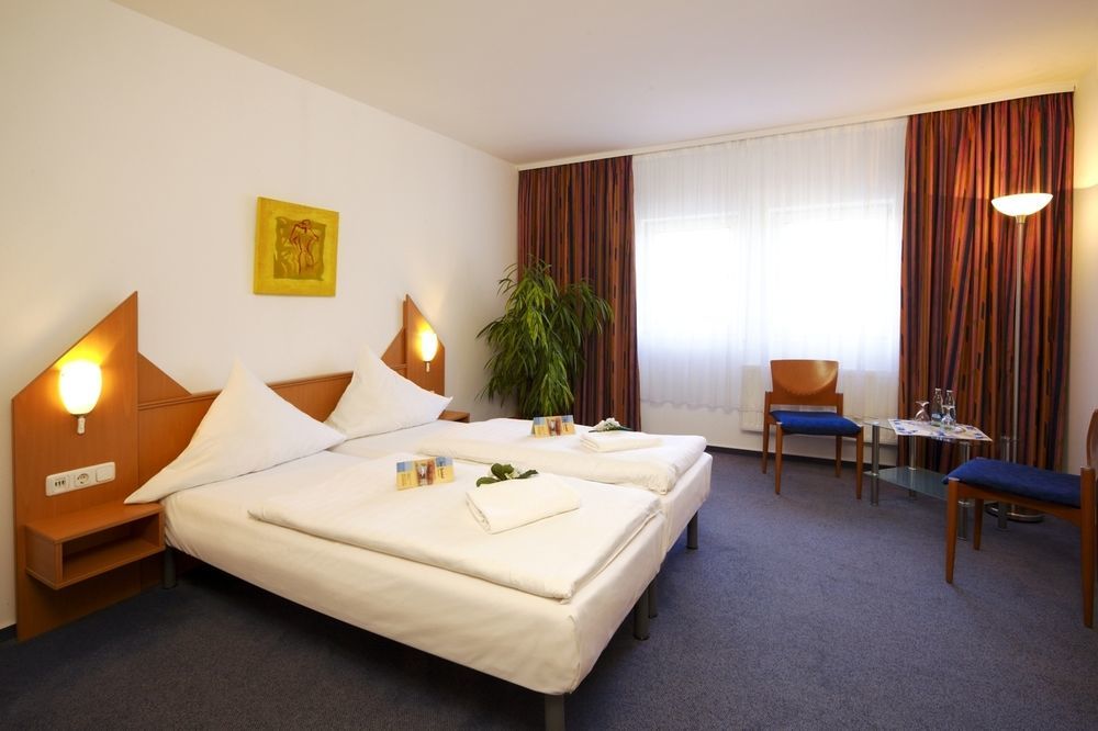 Hotel Und Restaurant "Zur Zwiebel" Peenemunde Bagian luar foto
