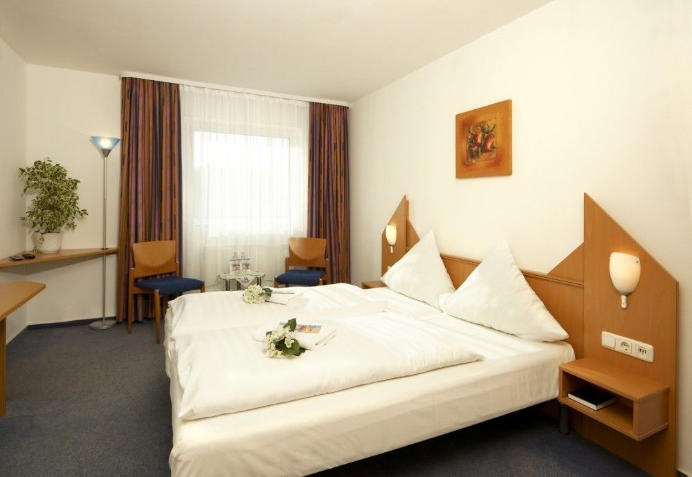 Hotel Und Restaurant "Zur Zwiebel" Peenemunde Bagian luar foto