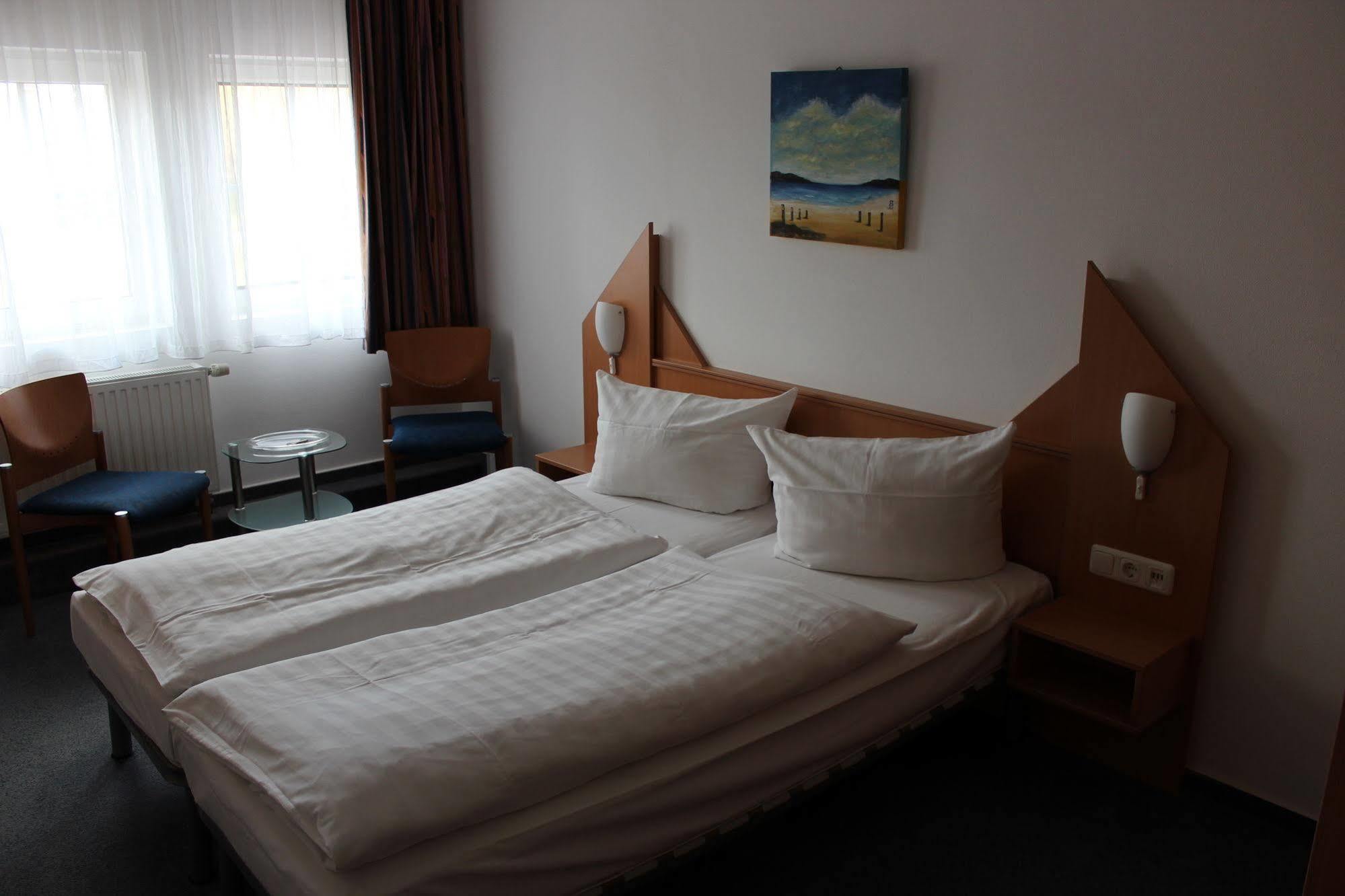 Hotel Und Restaurant "Zur Zwiebel" Peenemunde Bagian luar foto