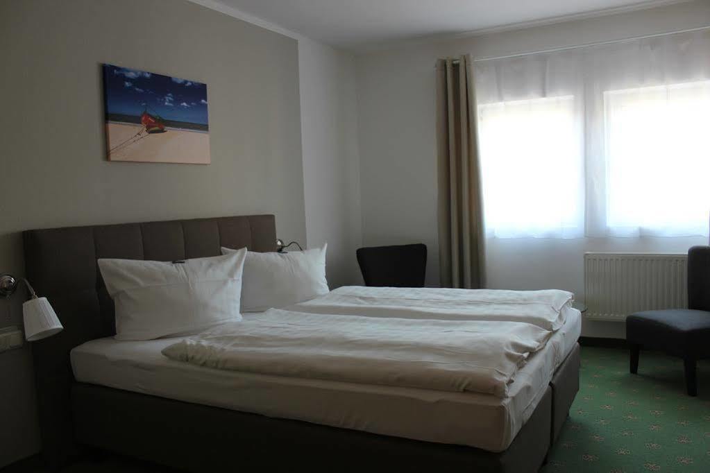 Hotel Und Restaurant "Zur Zwiebel" Peenemunde Bagian luar foto